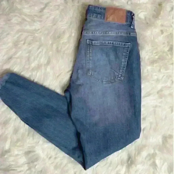 Zara Ripped High rise medium wash. size 6 - Picture 1 of 4